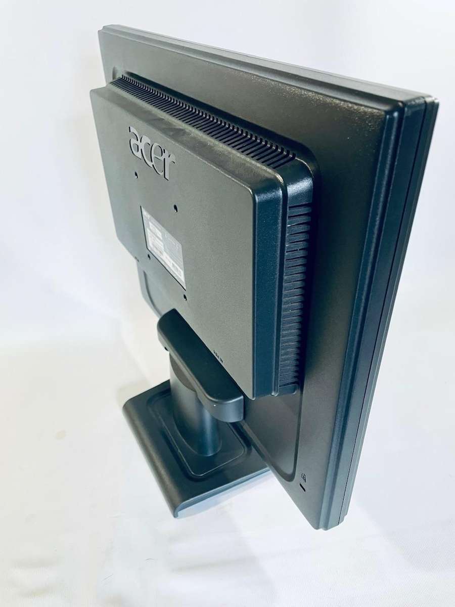 Acer AL1706 A 17 LCD Monitor  Reliable and Budget-Friendly Display