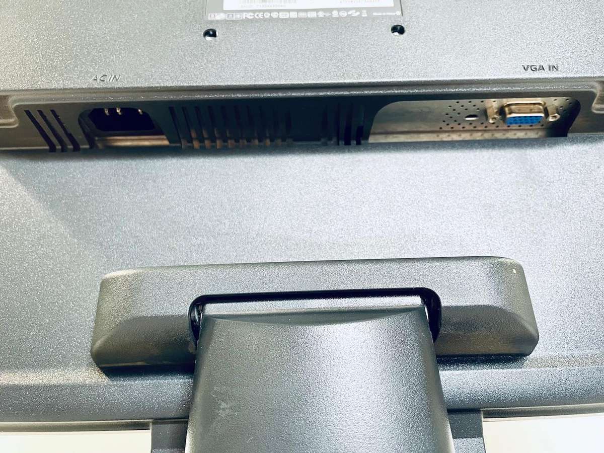 Acer AL1706 A 17 LCD Monitor  Reliable and Budget-Friendly Display