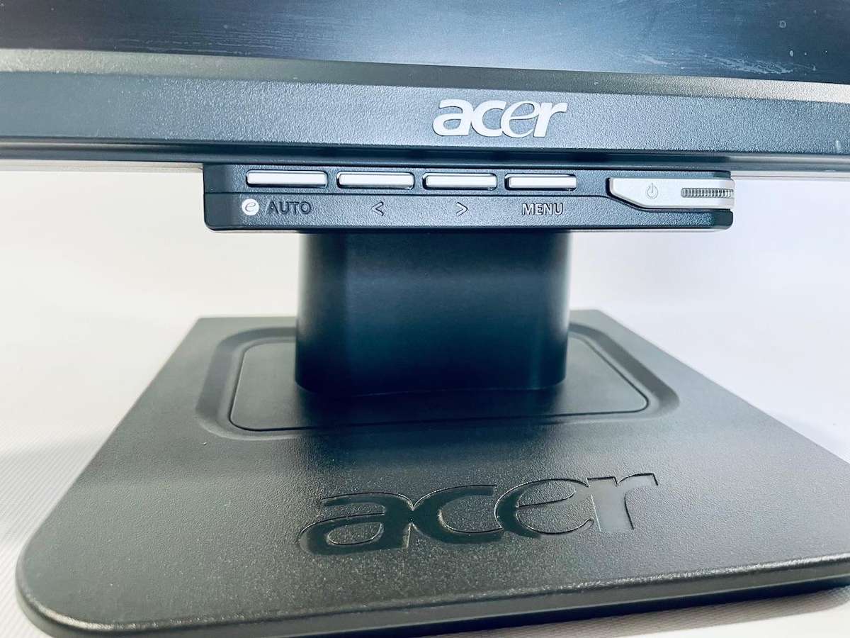 Acer AL1706 A 17 LCD Monitor  Reliable and Budget-Friendly Display