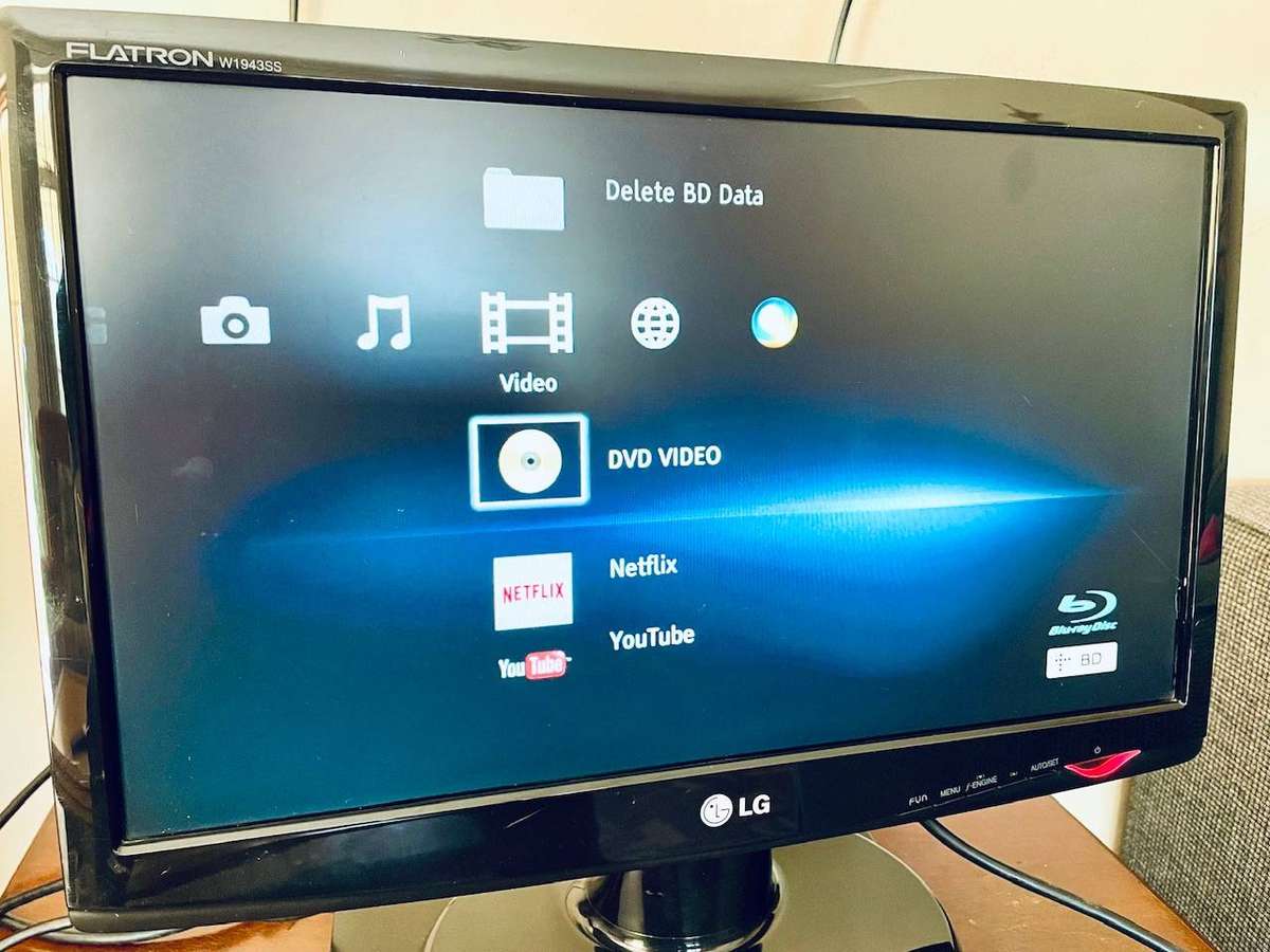 LG Flatron W1943SS Monitor (used)