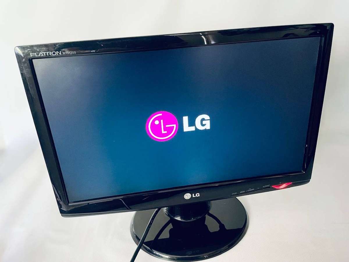 LG Flatron W1943SS Monitor (used)