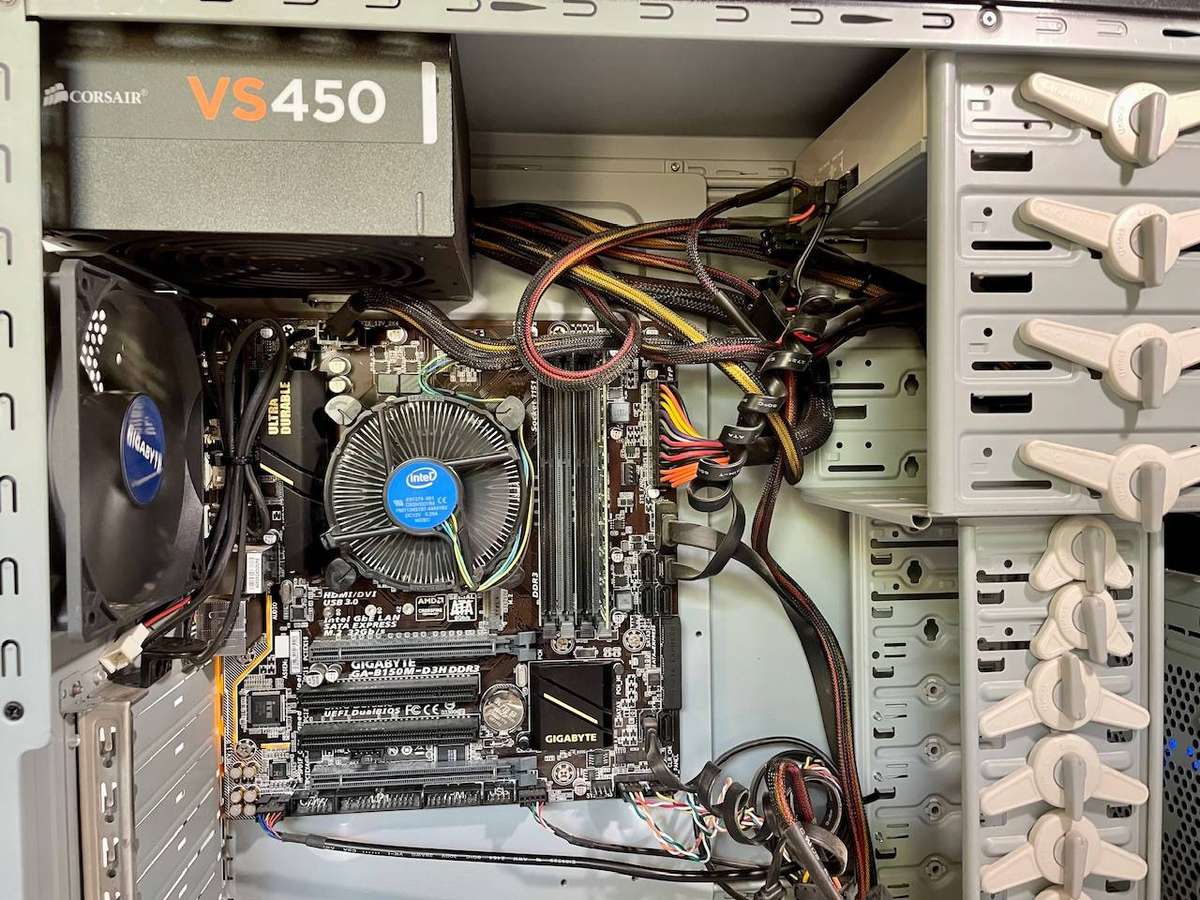 Desktop PC Tower  Gigabyte Ultra Durable GA-B150M Motherboard, Intel i5 CPU, 4GB RAM