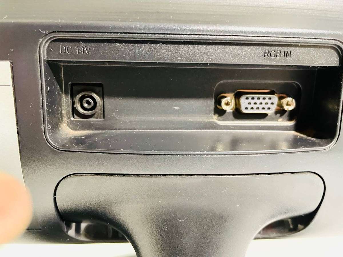 Samsung LS19D300 18.5 LED Monitor (April 2016)  Good Condition