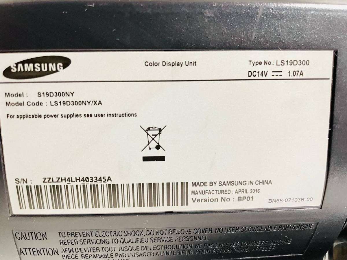 Samsung LS19D300 18.5 LED Monitor (April 2016)  Good Condition