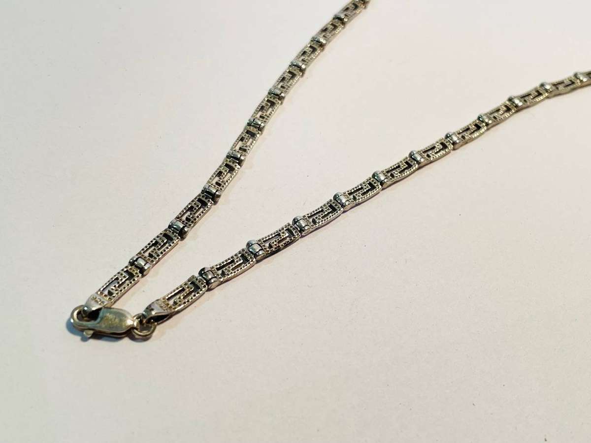 Attractive Sterling Silver Necklace  42 cm  12.4 g