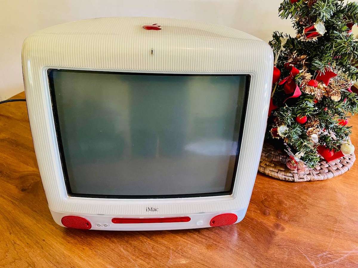 Vintage Apple iMac G3  Ruby Red - PowerPC G3 400MHz - 512MB RAM - 80GB HDD - 1 Rand Auction