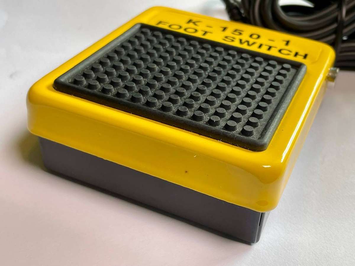 Retro Momentary Foot Switch  Metal Casing  ¼ Jack
