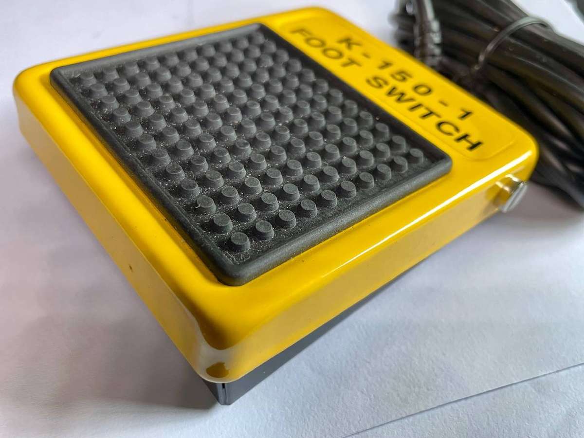 Retro Momentary Foot Switch  Metal Casing  ¼ Jack