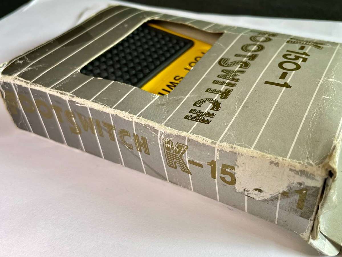 Retro Momentary Foot Switch  Metal Casing  ¼ Jack