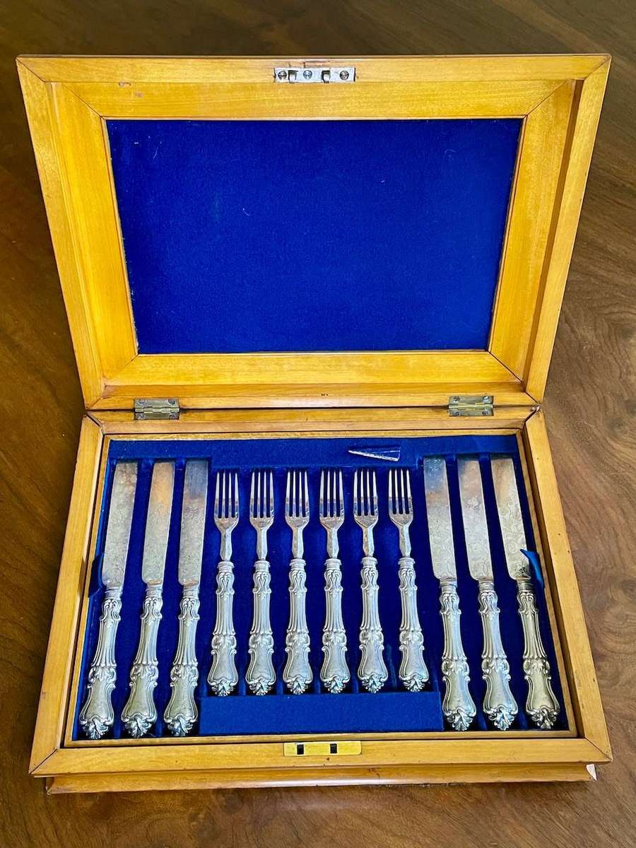 Antique Victorian Sheffield Hallmarked Silver Handled Cutlery Canteen  24 Piece (c. mid-late 1800s)