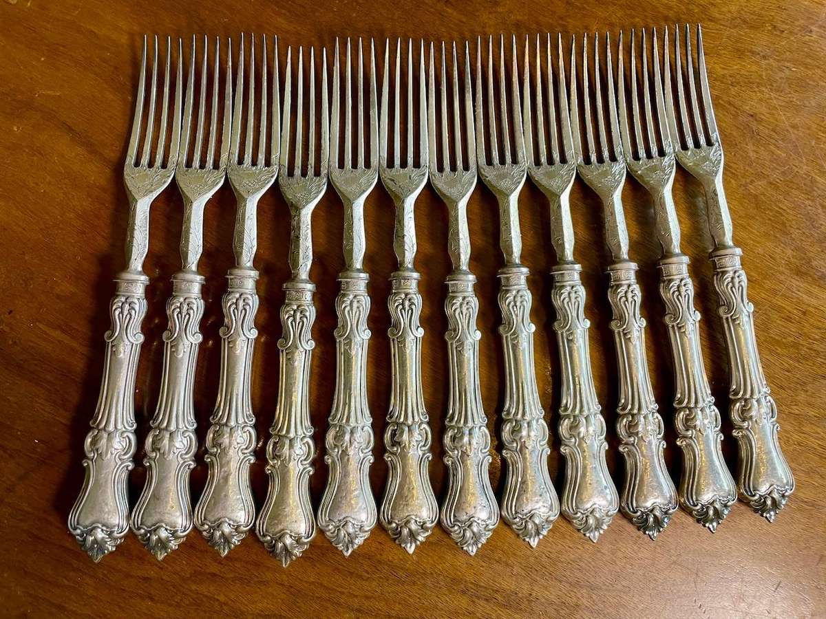Antique Victorian Sheffield Hallmarked Silver Handled Cutlery Canteen  24 Piece (c. mid-late 1800s)