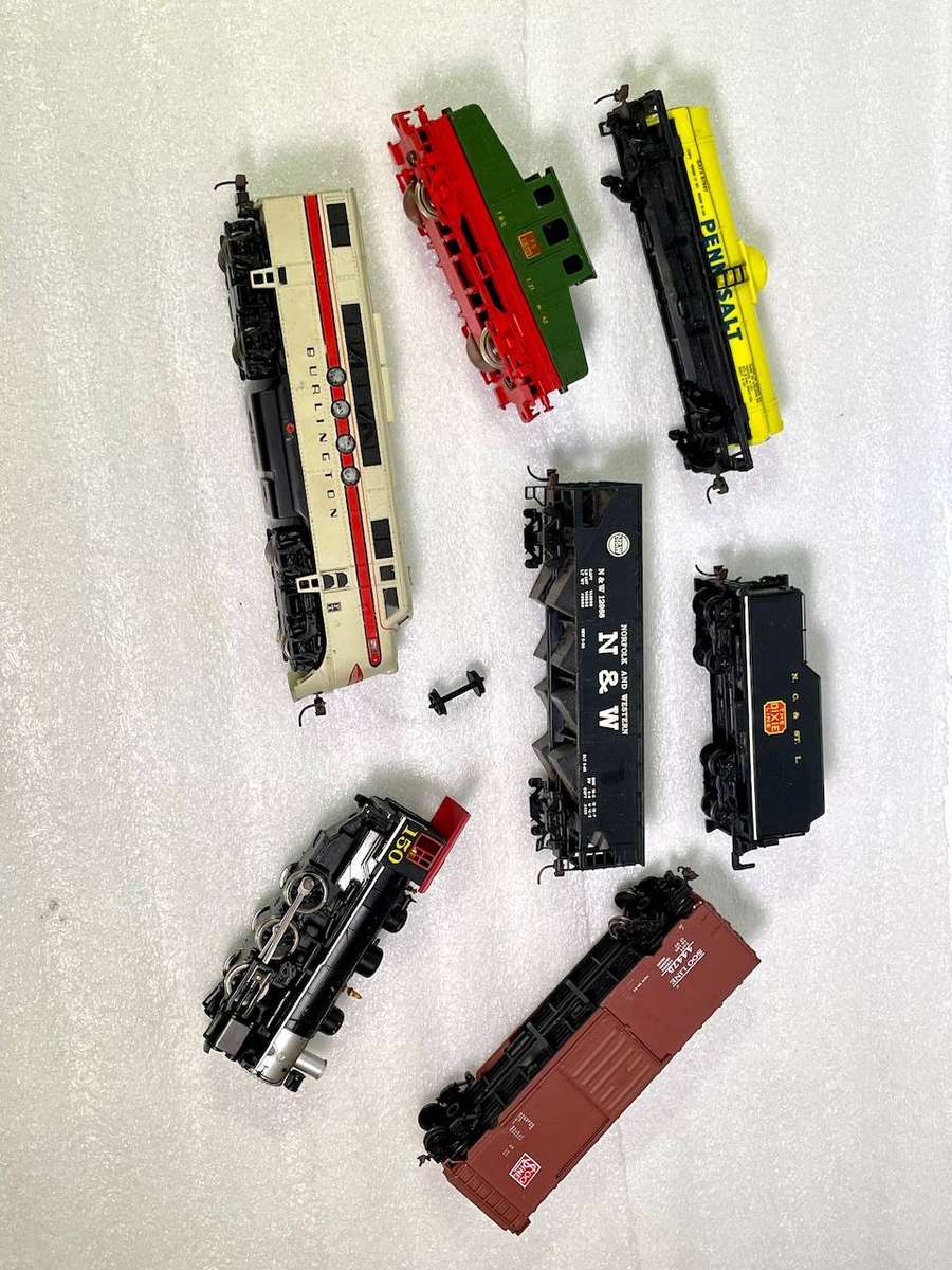 Bachmann & Mixed Model Train Lot  Locomotives, Rolling Stock & Controller (As-Is / Untested)
