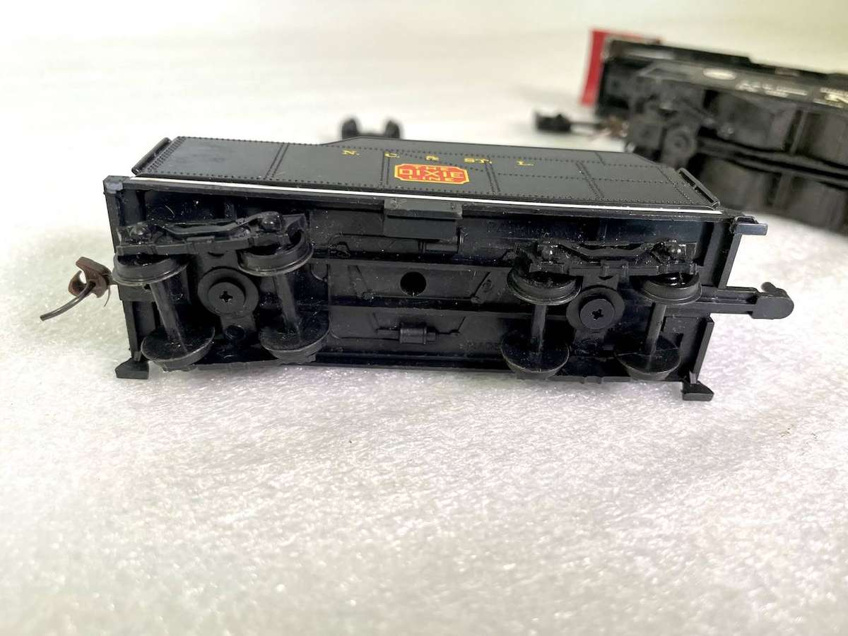 Bachmann & Mixed Model Train Lot  Locomotives, Rolling Stock & Controller (As-Is / Untested)