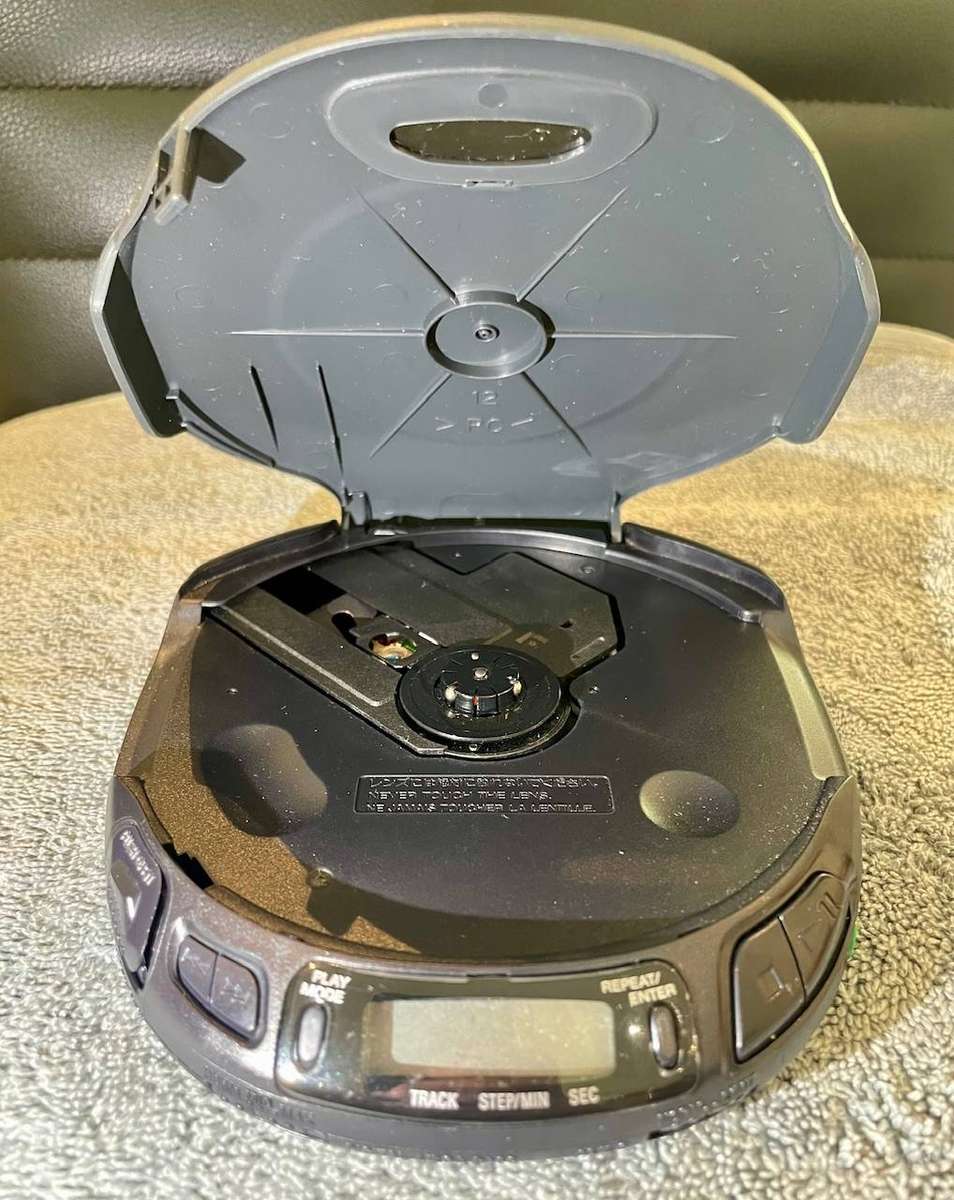 Sony Discman D-151 Portable CD Player  Vintage | Excellent Condition | Original Power Supply