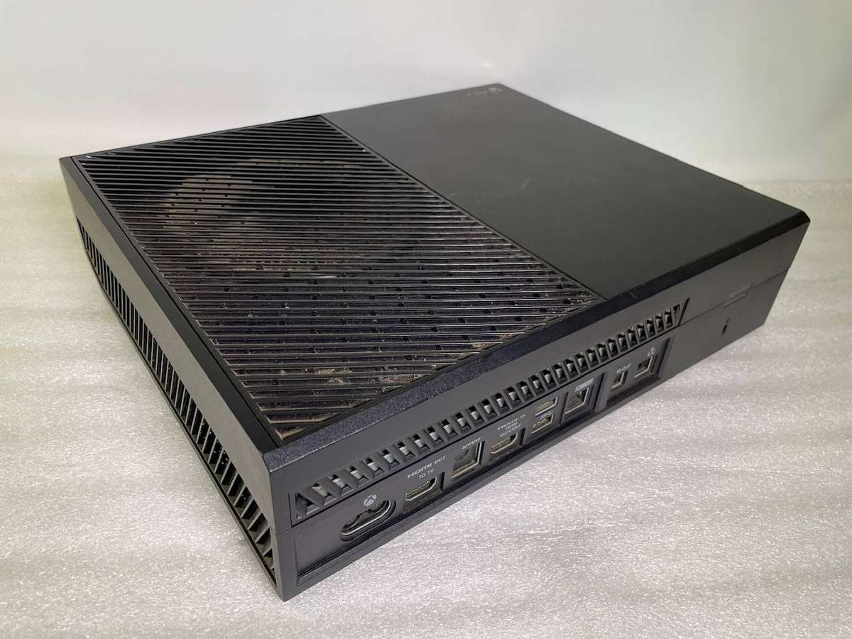 Xbox One Console  500GB  Includes Original Power Supply  1 Rand Start!