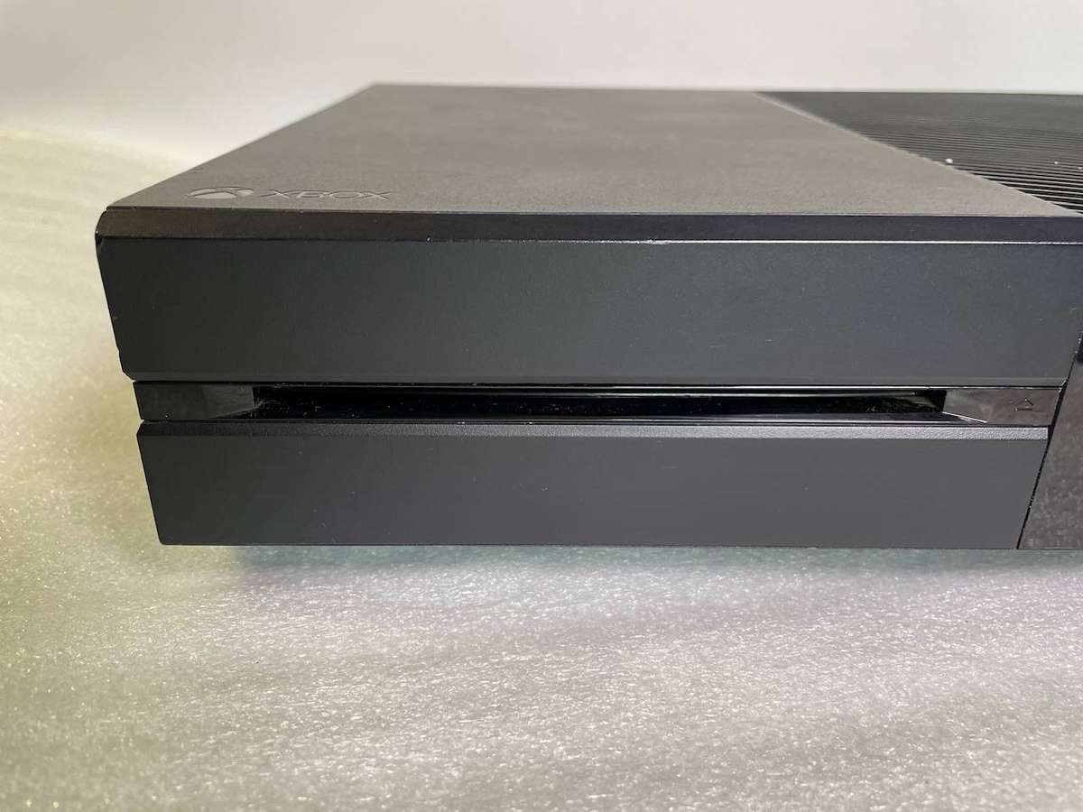 Xbox One Console  500GB  Includes Original Power Supply  1 Rand Start!