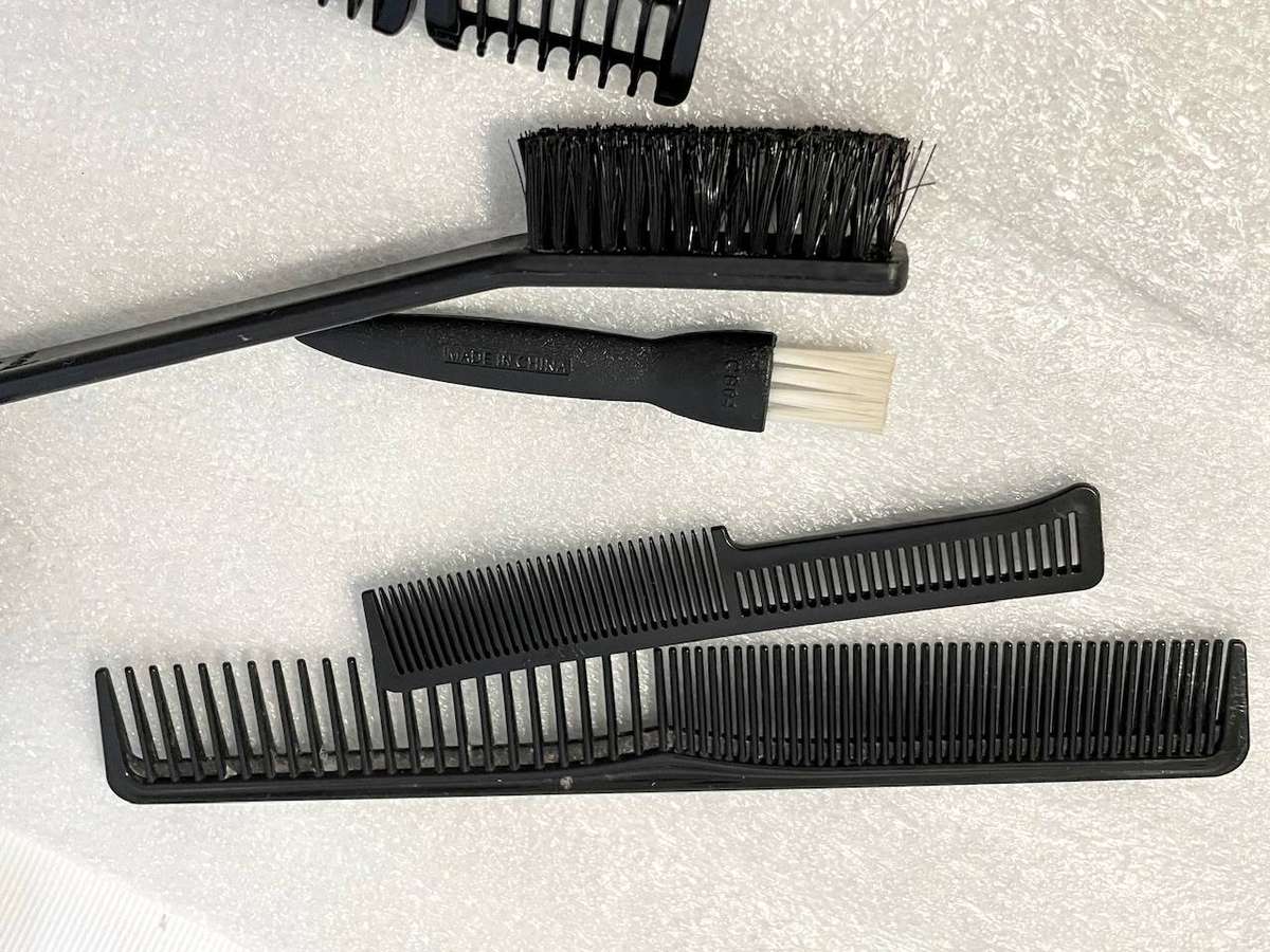 Wahl 9893L Beard Trimmer  Full Grooming Kit | Excellent Condition | Many Attachments