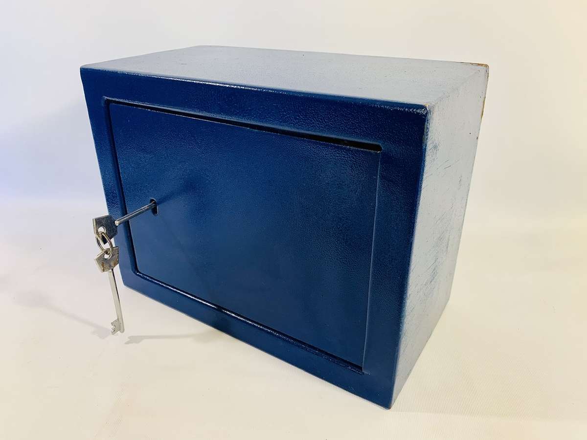 Safe with 2 Keys (Two Brick / Wall Mount)