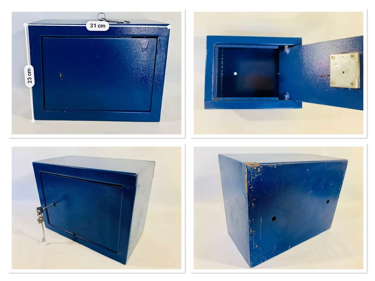 Safe with 2 Keys (Two Brick / Wall Mount)