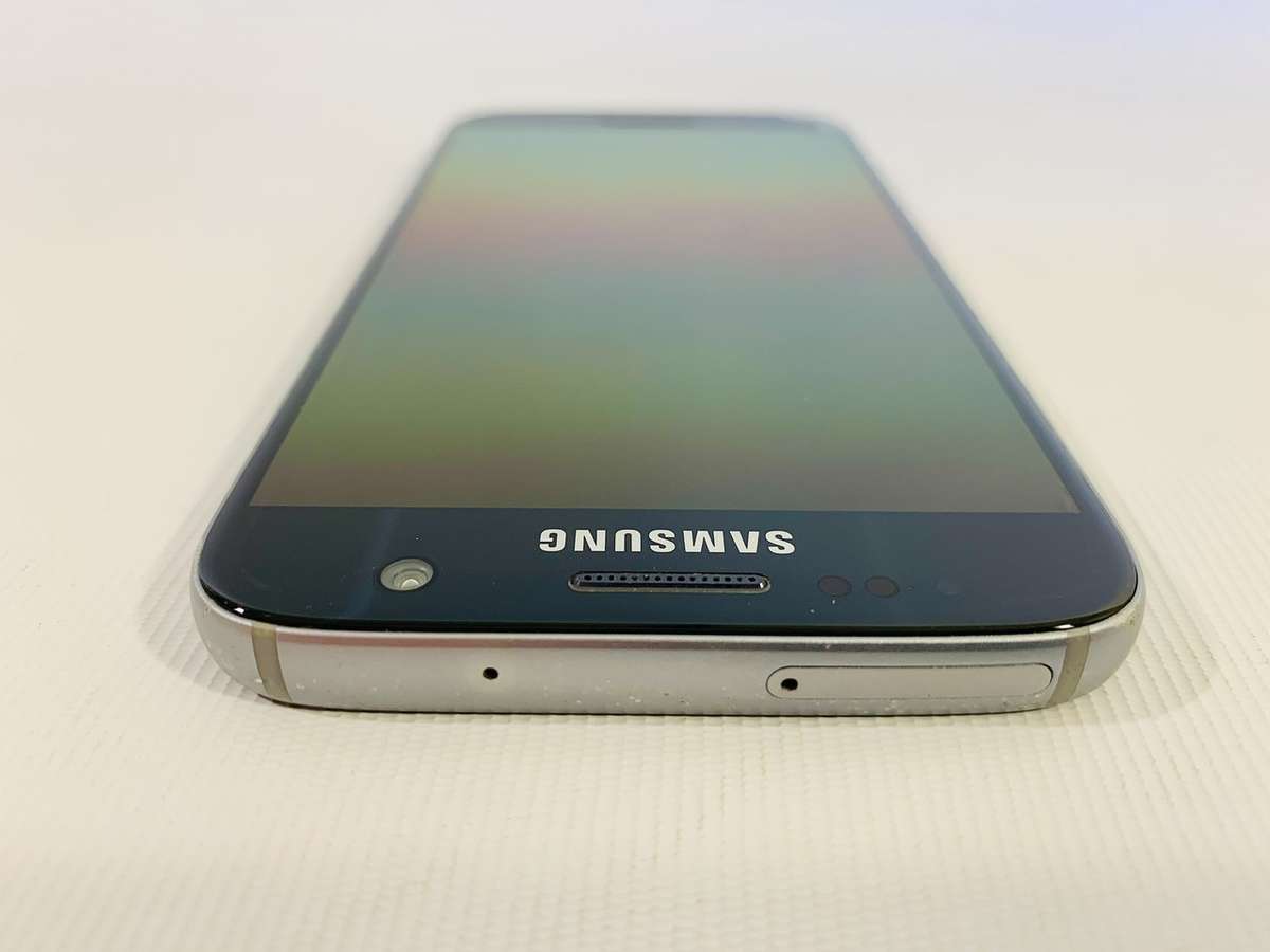 Samsung galaxy S7 mobile phone (parts or repair)