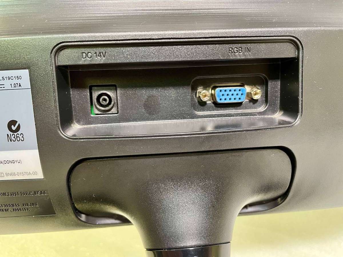 Samsung 19 LED Monitor  S19C150 (LS19C150)  Good Condition