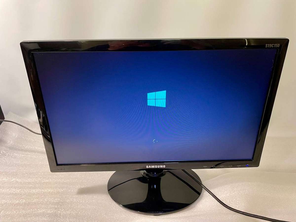 Samsung 19 LED Monitor  S19C150 (LS19C150)  Good Condition