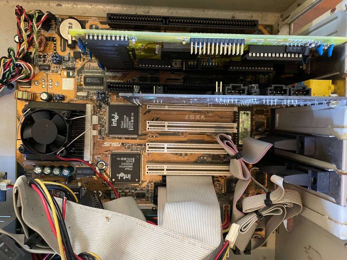 Vintage Retro Gaming PC  Pentium 133 / ASUS VX97 / Sound Blaster Live / Tseng Labs VGA