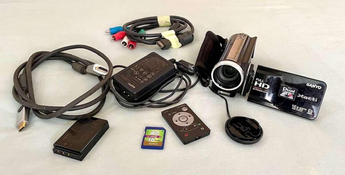 Sanyo Xacti Full HD Dual Camera (photos & videos)