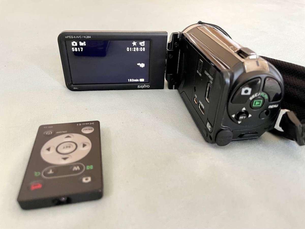 Sanyo Xacti Full HD Dual Camera (photos & videos)
