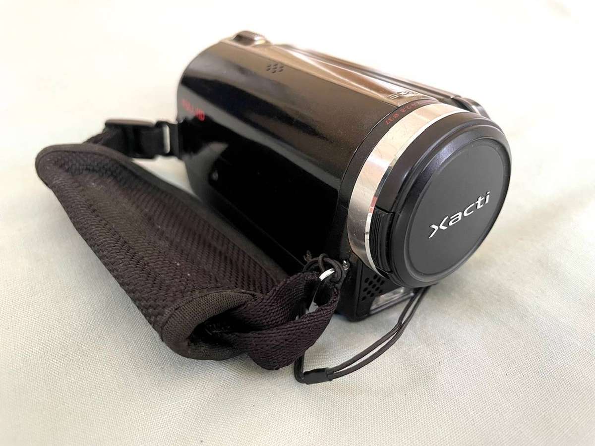 Sanyo Xacti Full HD Dual Camera (photos & videos)
