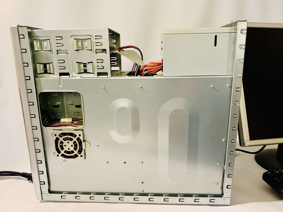 Fujitsu Desktop PC Tower - Nvidea GeForce 210 1GB, Intel Core Duo 1.80GHz, Windows Vista