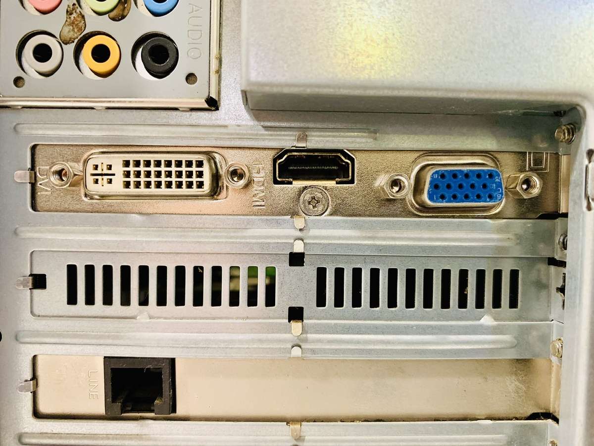 Fujitsu Desktop PC Tower - Nvidea GeForce 210 1GB, Intel Core Duo 1.80GHz, Windows Vista