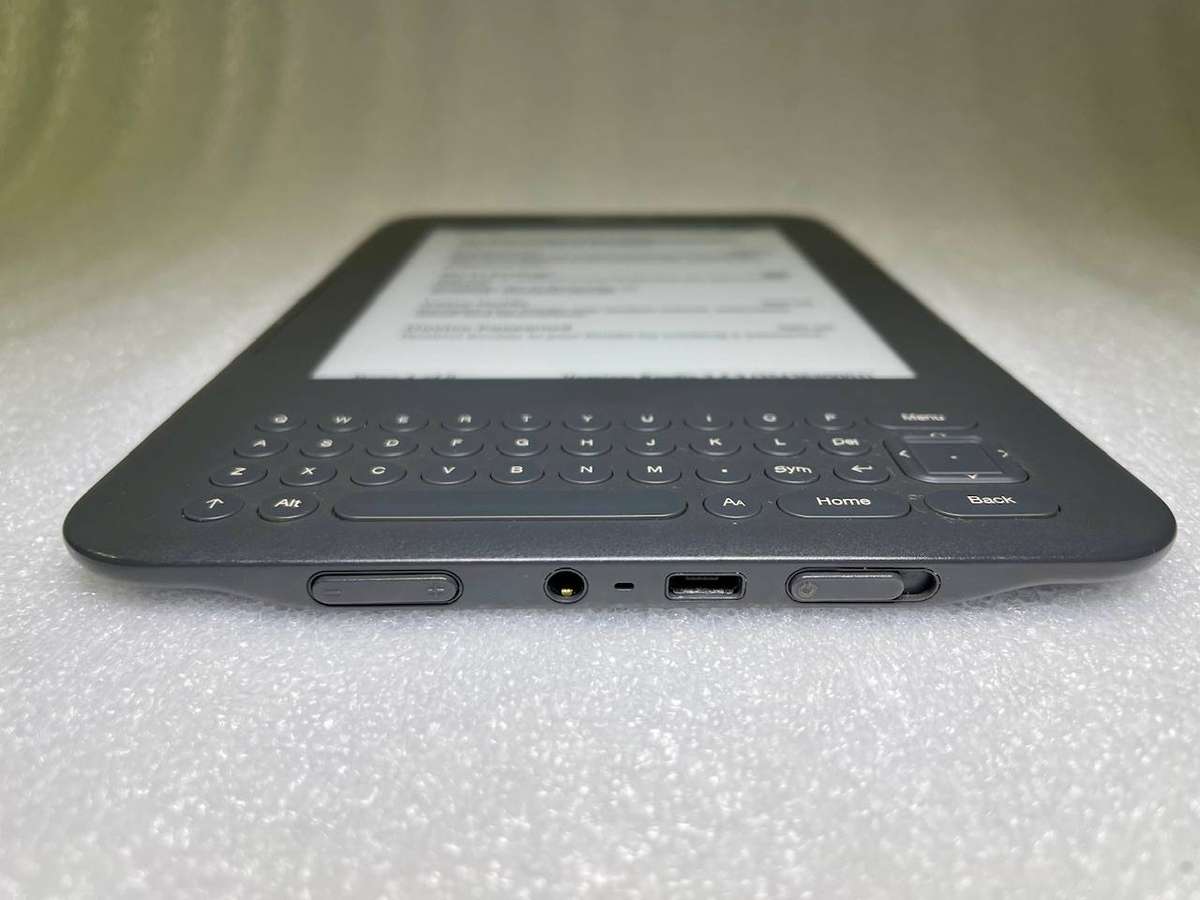 Amazon Kindle Keyboard 3G (3rd Gen) D00901 | 6 E-Ink Reader | Cover & Charge Cable Included