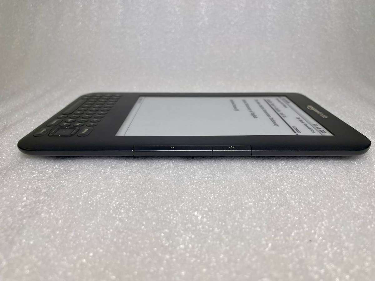 Amazon Kindle Keyboard 3G (3rd Gen) D00901 | 6 E-Ink Reader | Cover & Charge Cable Included