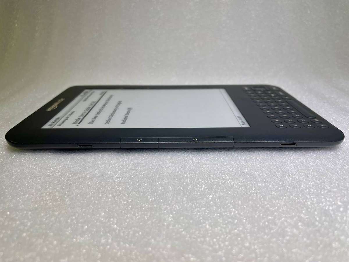 Amazon Kindle Keyboard 3G (3rd Gen) D00901 | 6 E-Ink Reader | Cover & Charge Cable Included