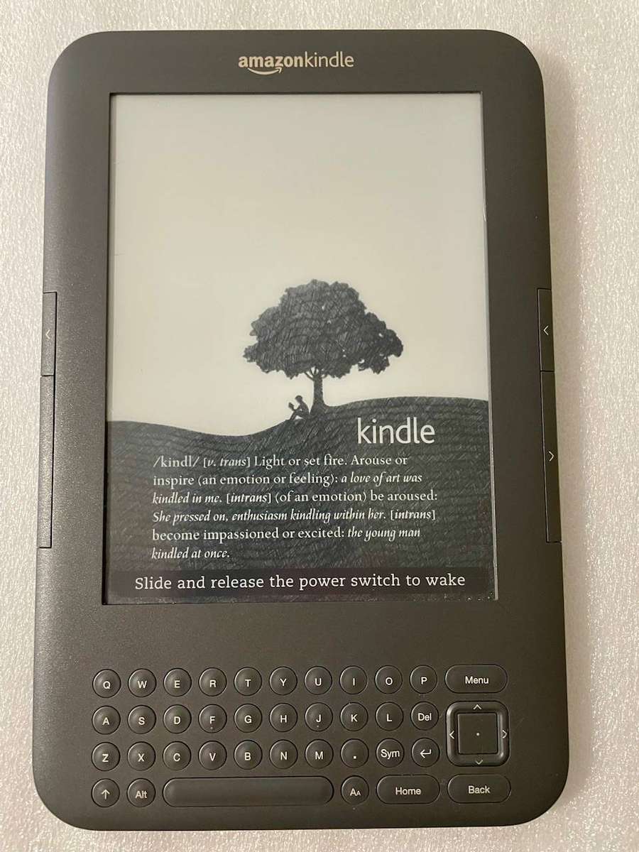 Amazon Kindle Keyboard 3G (3rd Gen) D00901 | 6 E-Ink Reader | Cover & Charge Cable Included