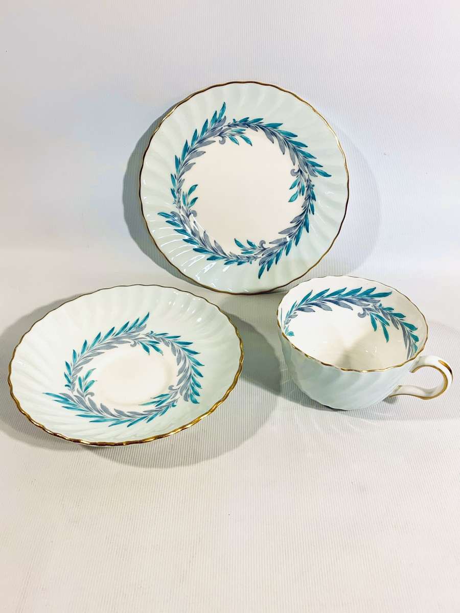 Exquisite Minton Bone China Teacup Trio  Symphony Pattern (S-557)