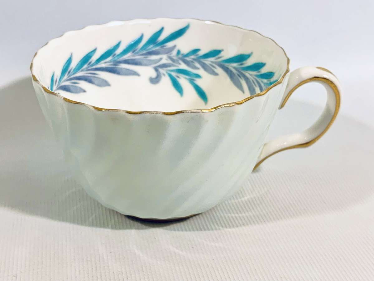 Exquisite Minton Bone China Teacup Trio  Symphony Pattern (S-557)