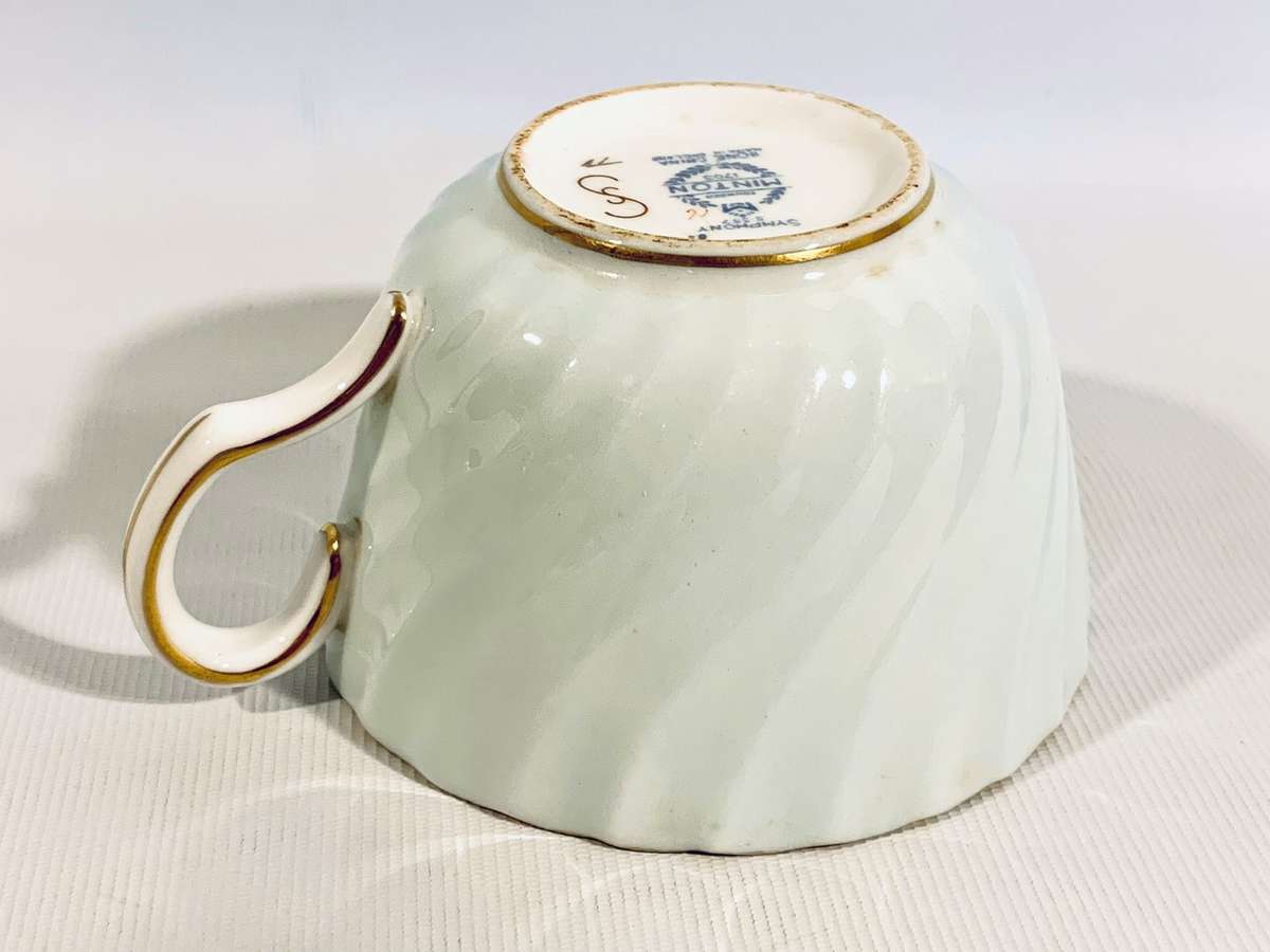 Exquisite Minton Bone China Teacup Trio  Symphony Pattern (S-557)