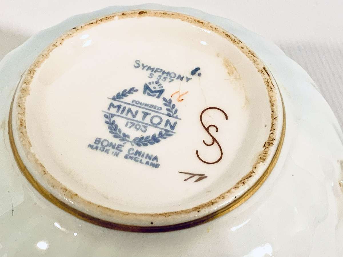 Exquisite Minton Bone China Teacup Trio  Symphony Pattern (S-557)