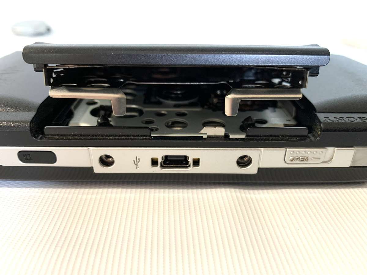 PSP 1004 (Works, but needs charger and battery)