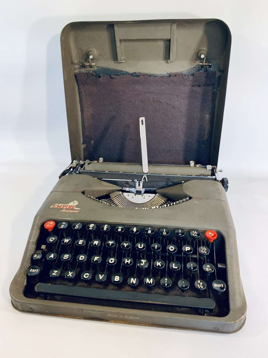 Empire Aristocrat Typewriter (works, but needs adjustment)