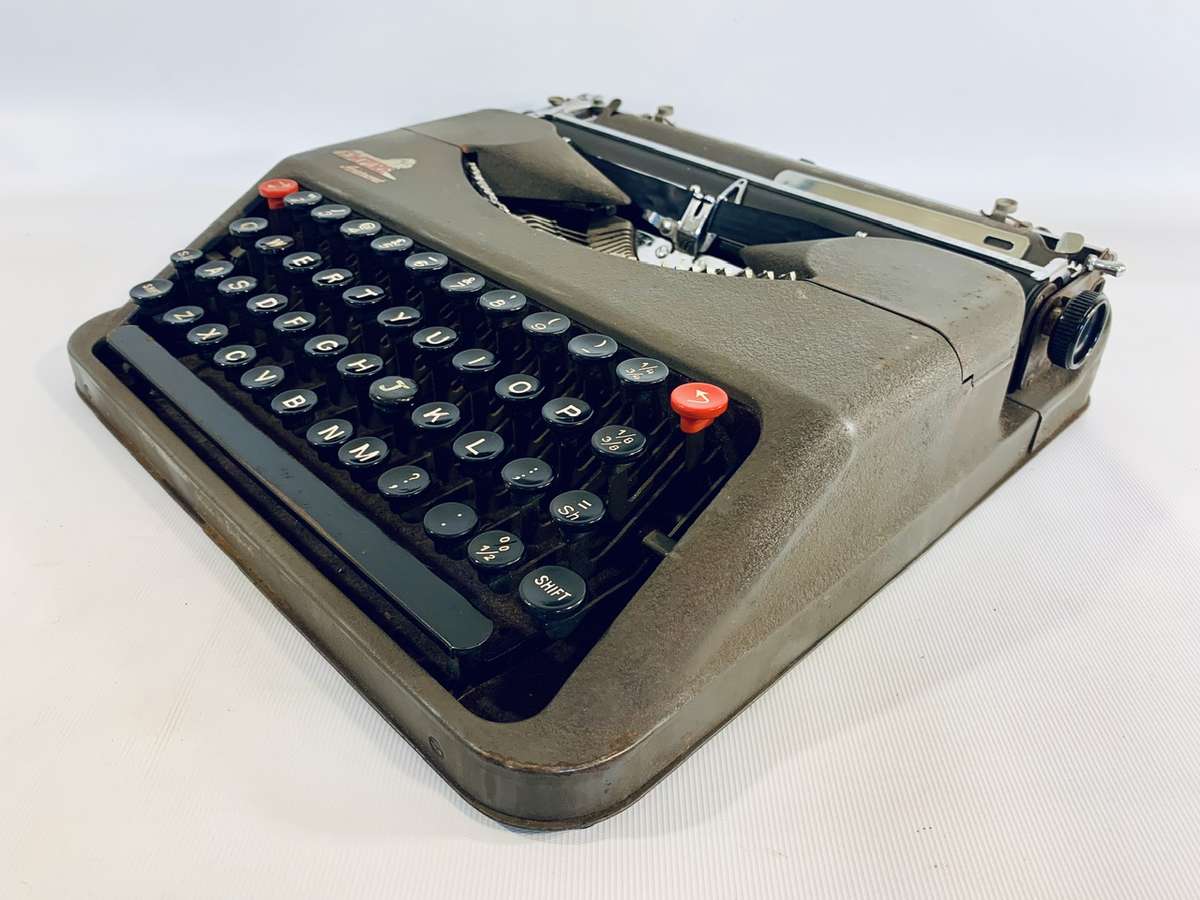 Empire Aristocrat Typewriter (works, but needs adjustment)