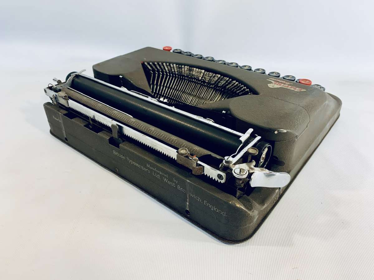 Empire Aristocrat Typewriter (works, but needs adjustment)