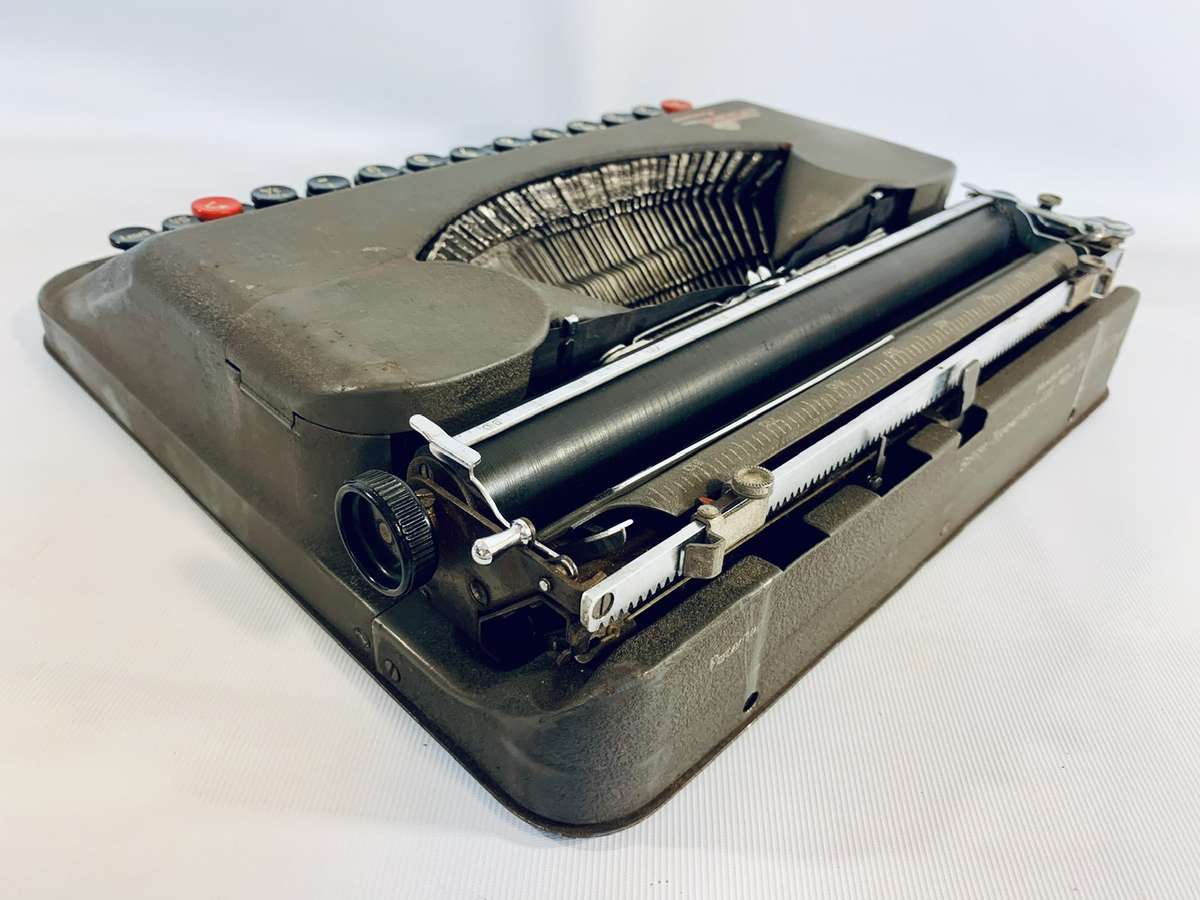 Empire Aristocrat Typewriter (works, but needs adjustment)