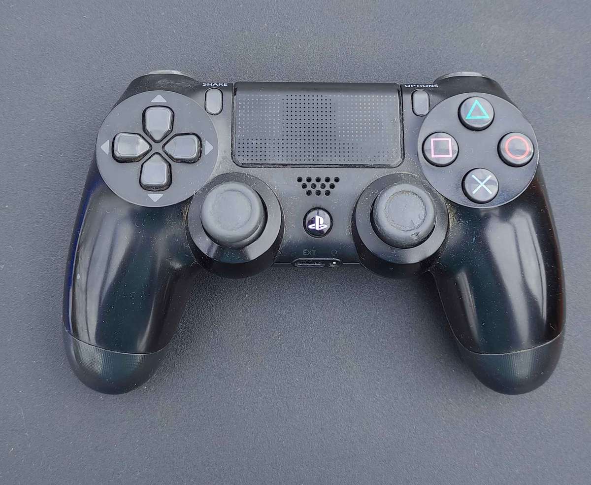 Playstation 4 Slim 500GB SSD + 4 Games