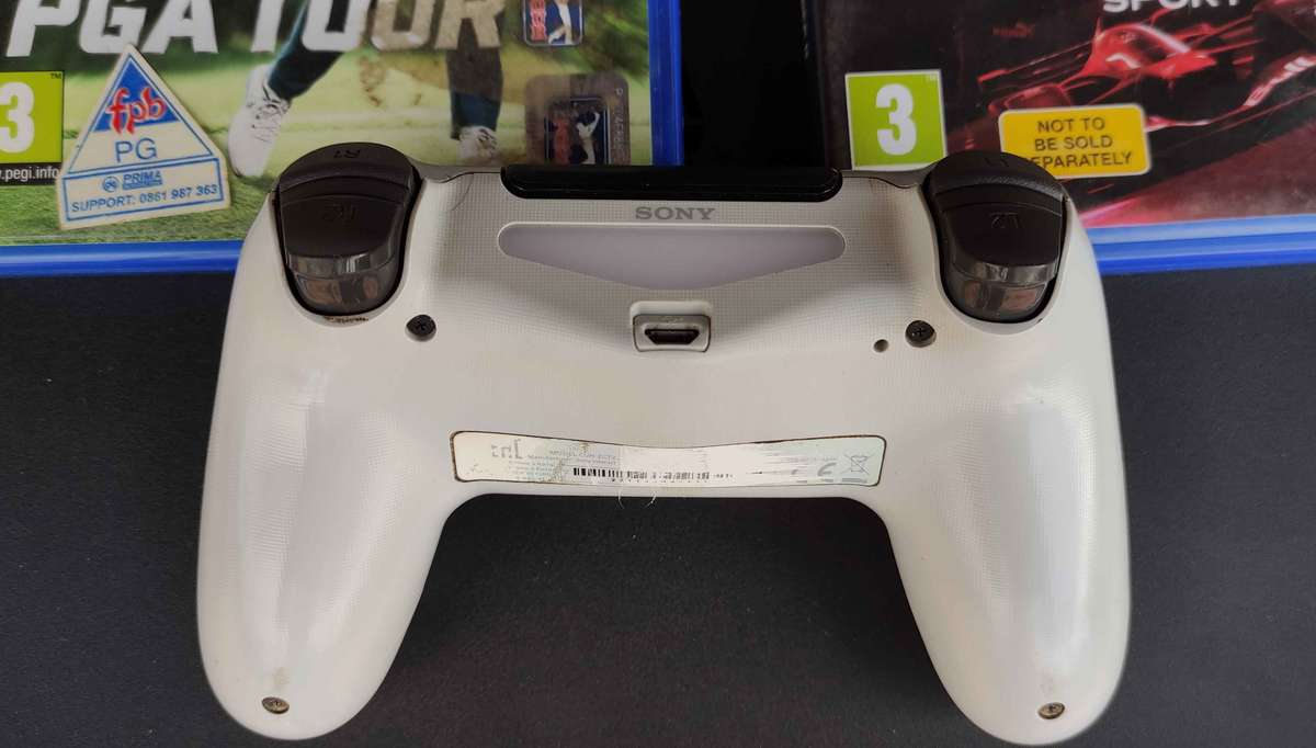 Playstation 4 Slim 500GB + 2 Games