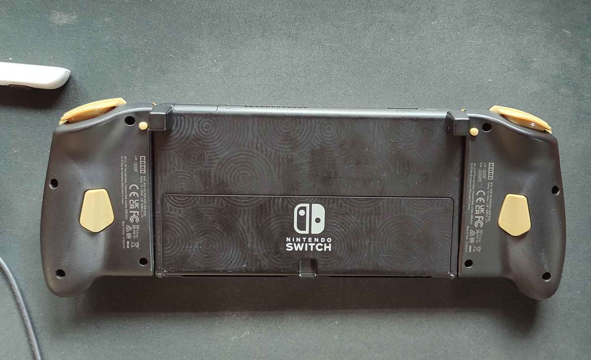 Nintendo Switch OLED TOTK Edition + Hori Split Pad Pro Zelda Gamepad