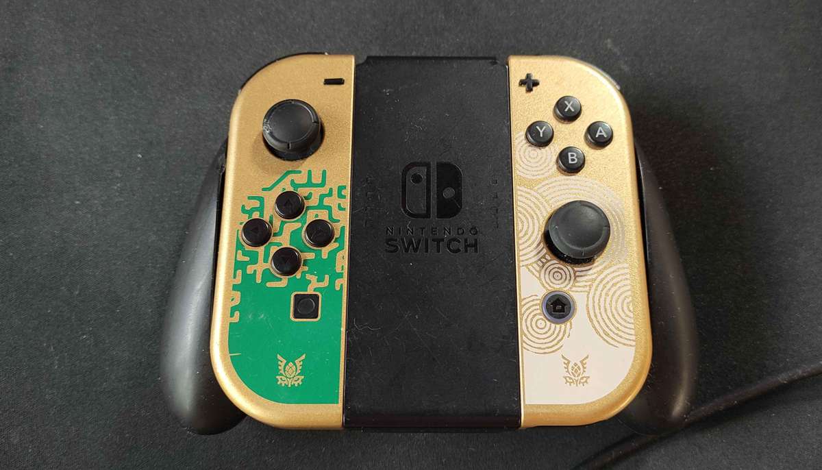 Nintendo Switch OLED TOTK Edition + Hori Split Pad Pro Zelda Gamepad