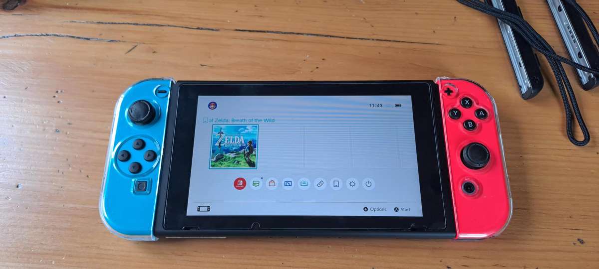 Nintendo Switch V2 + 128 gigabyte Sd card